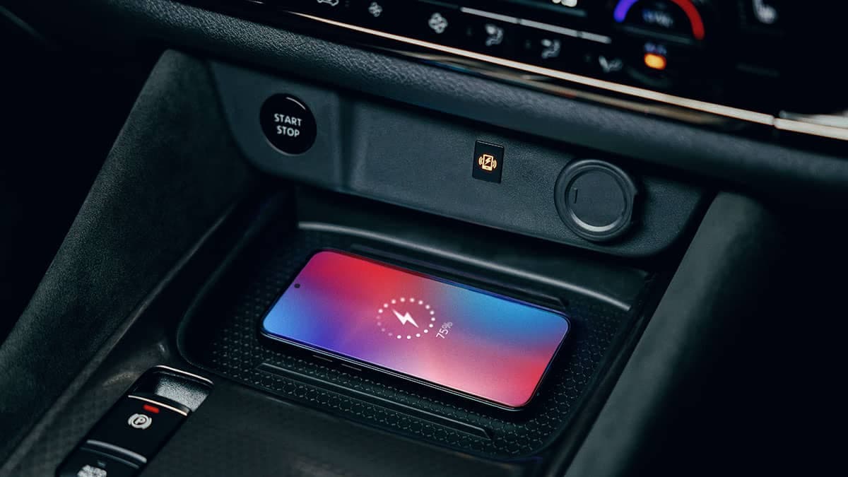 interior image https://carassobucket1.s3.eu-west-1.amazonaws.com/qq_interior_gallery_img_03_a85d71116d.jpg-2
