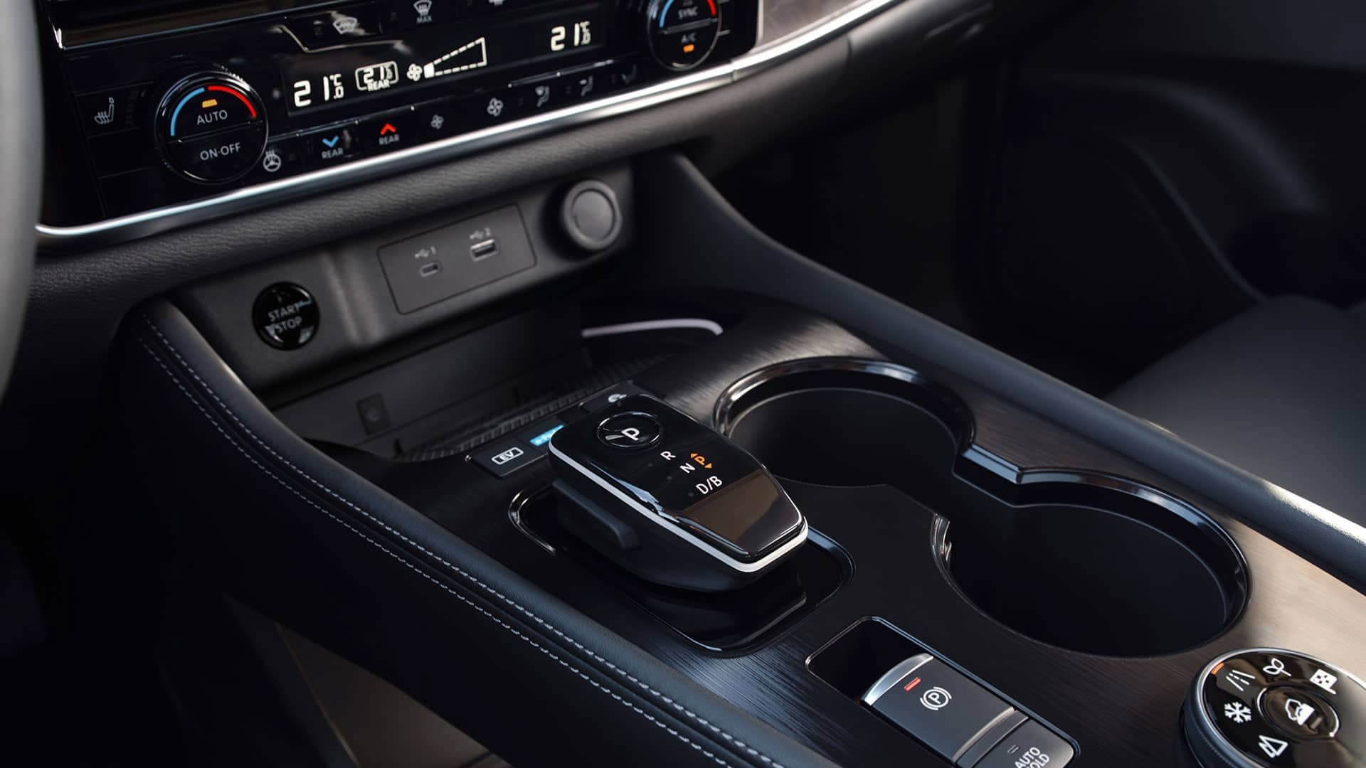 interior image https://carassobucket1.s3.eu-west-1.amazonaws.com/xtrail_interior_gallery_img_03_ea5e415e05.jpg-2