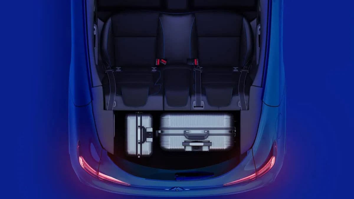 interior image https://ik.imagekit.io/freesbe/clio_interior_img_04_jpg_e8768b5fbc.webp-3
