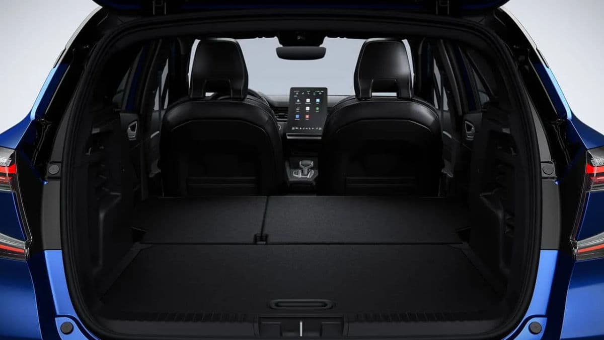 interior image https://ik.imagekit.io/freesbe/new_captur_interior_img_04_jpg_9613f74818.webp-3