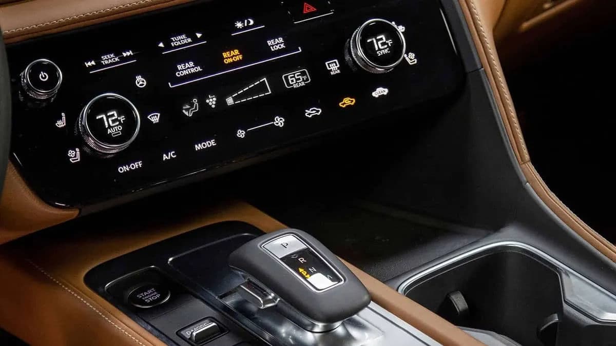 interior image https://ik.imagekit.io/freesbe/qx60_interior_gallery_img_03_jpg_aa0360c788.webp-2