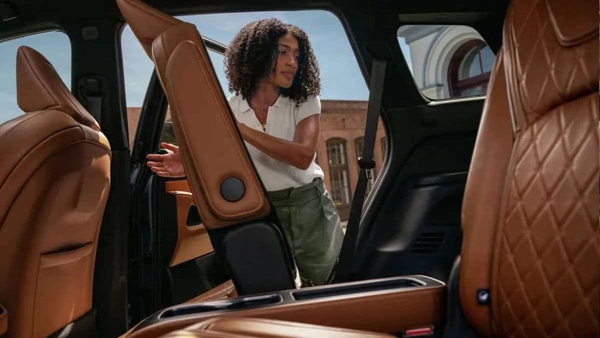 interior image https://ik.imagekit.io/freesbe/qx60_interior_gallery_img_04_jpg_e5d26ec40e.webp-3