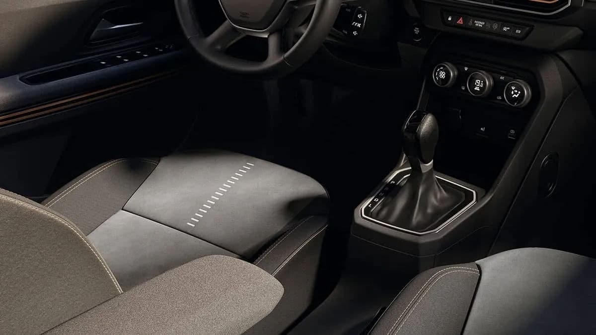 interior image https://ik.imagekit.io/freesbe/sandero_interior_gallery_img_03_jpg_ffa3dd0e7e.webp-2