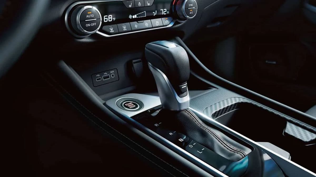 interior image https://ik.imagekit.io/freesbe/sentra_interior_img_03_jpg_7c0841cdfb.webp-2