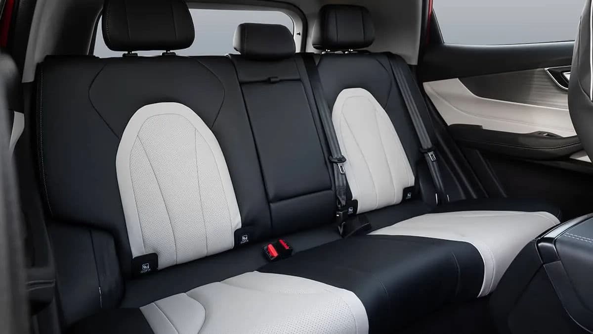 interior image https://ik.imagekit.io/freesbe/tiggo4_interior_gallery_img_04_jpg_7d9eef8fad.webp-3