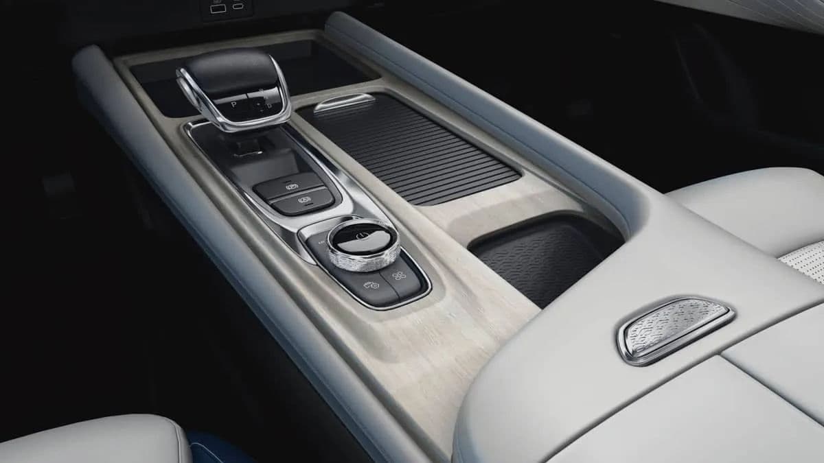 interior image https://ik.imagekit.io/freesbe/tiggo8_interior_gallery_img_03_jpg_45a5f21df6.webp-2