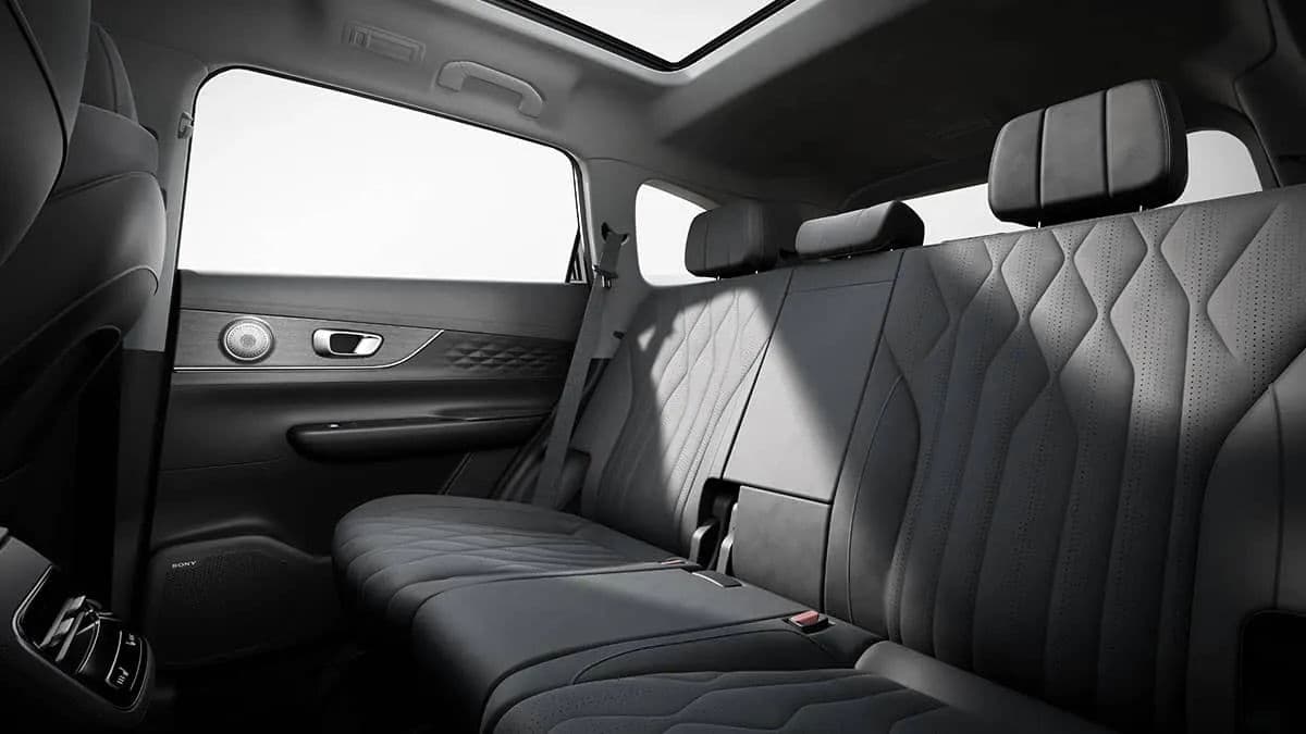 interior image https://ik.imagekit.io/freesbe/tiggo8_phev_interior_gallery_img_04_jpg_750a05f5ff.webp-3